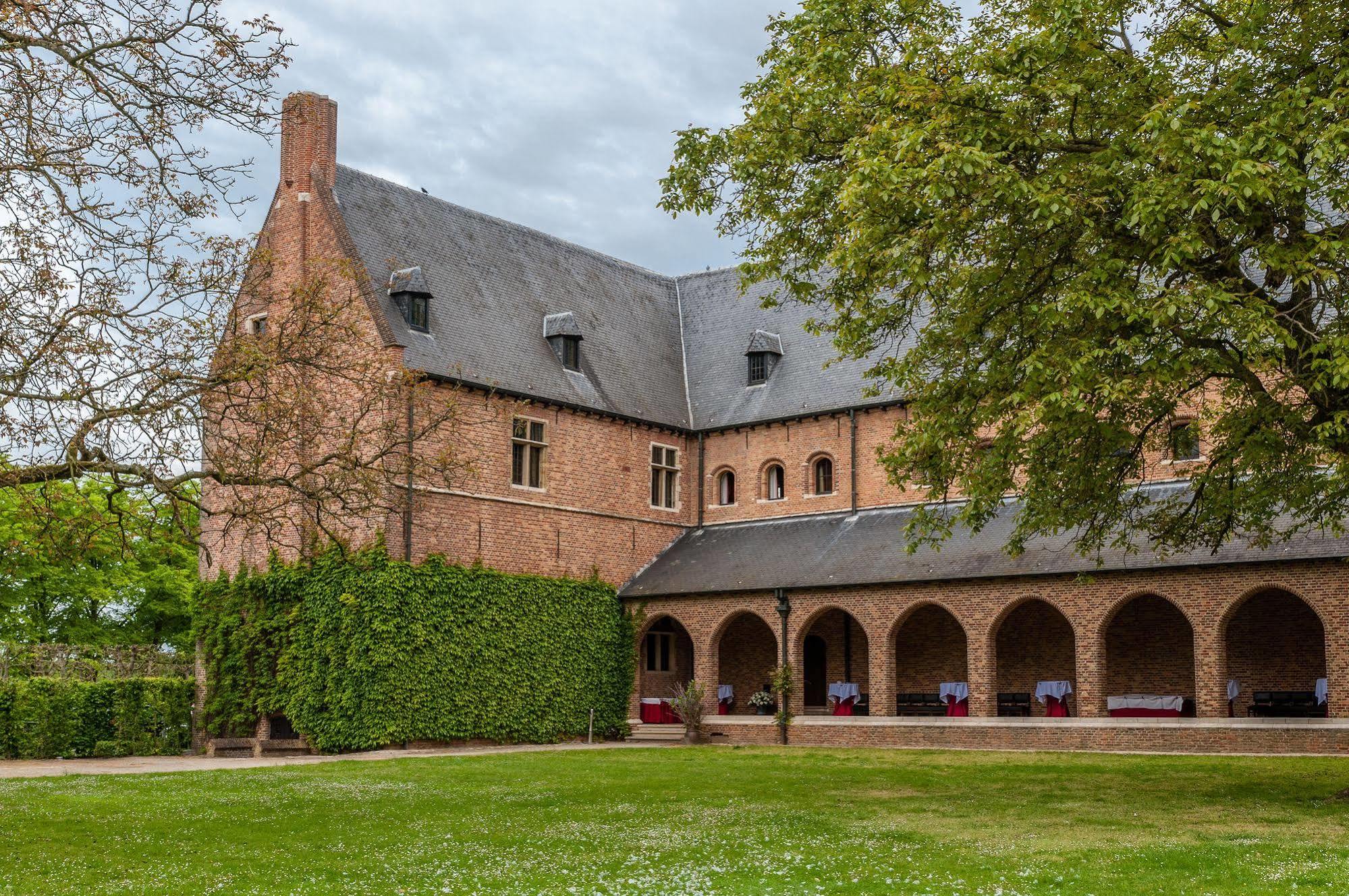Priorij Corsendonk Hotel Oud-Turnhout Екстериор снимка