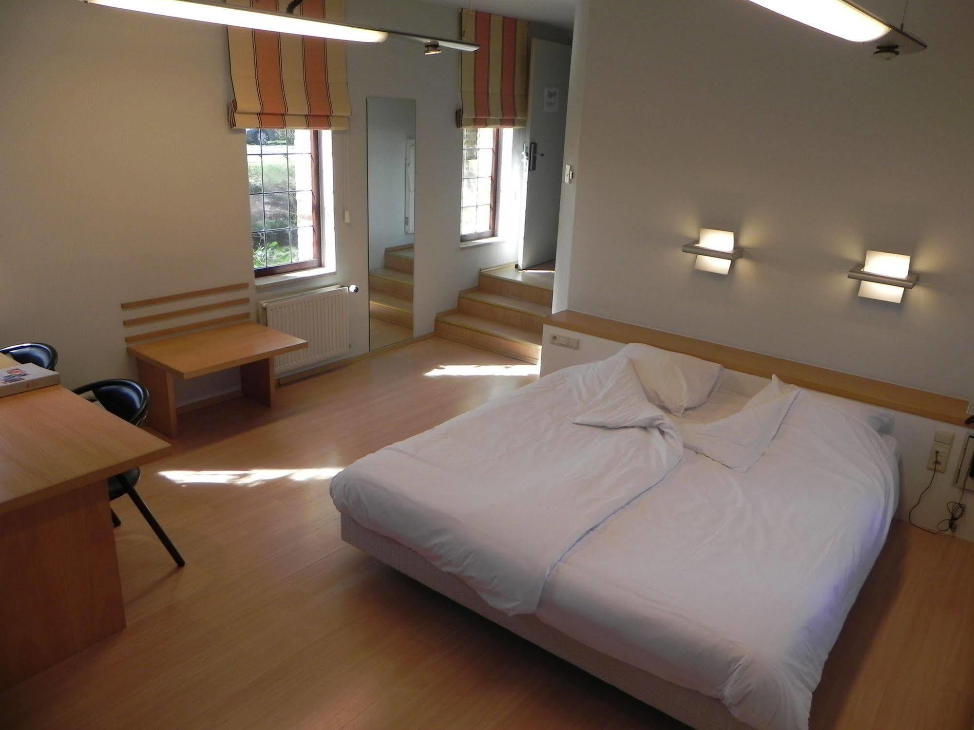 Priorij Corsendonk Hotel Oud-Turnhout Екстериор снимка