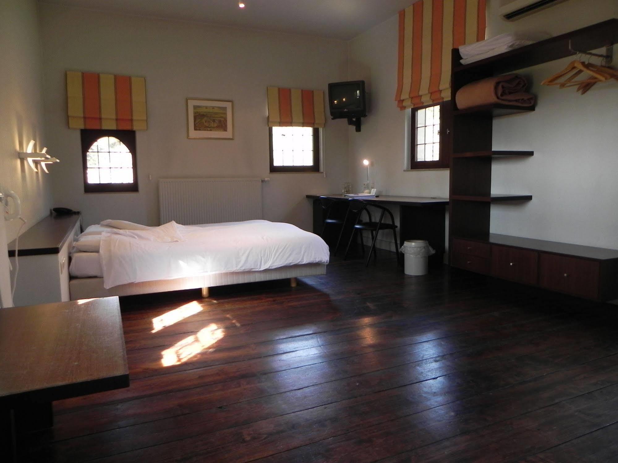 Priorij Corsendonk Hotel Oud-Turnhout Екстериор снимка